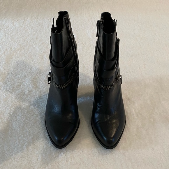 🌺 Gorgeous Joe’s Jeans Addison Black Booties 🌺 - Picture 2 of 5